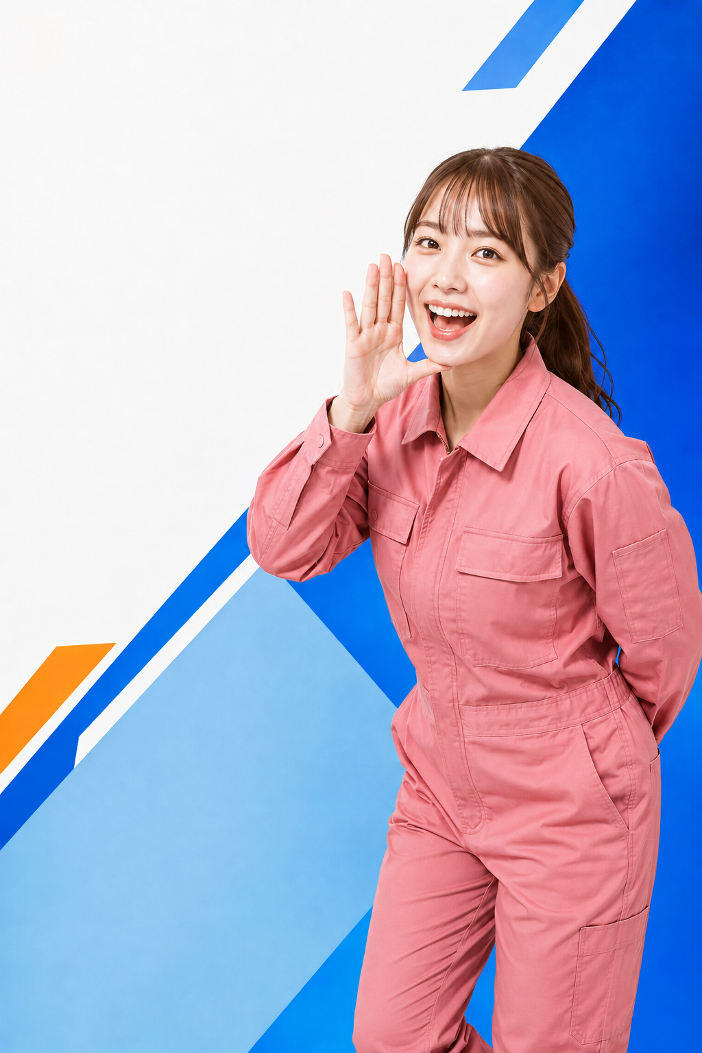 ピンクの作業着で仕事探しを応援する若い日本人女性スタッフ